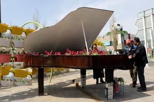 اِلِمان برچیده شده پیانو در محل جدید در تبریز نصب شد/ بدون طرح آبنما