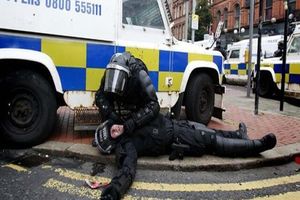 اعتراضات در ایرلند شمالی و زخمی شدن ۸ پلیس