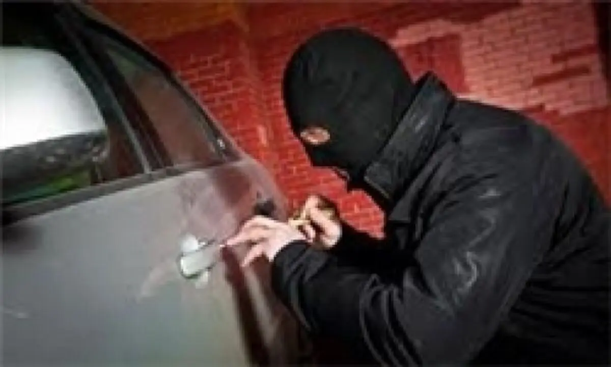 انهدام باند بزرگ سرقت و سند نمره خودرو در فارس