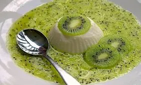 طرز تهیه پاناکوتا با سس کیوی