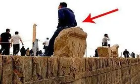 روی سردیس هخامنشی ننشینید!