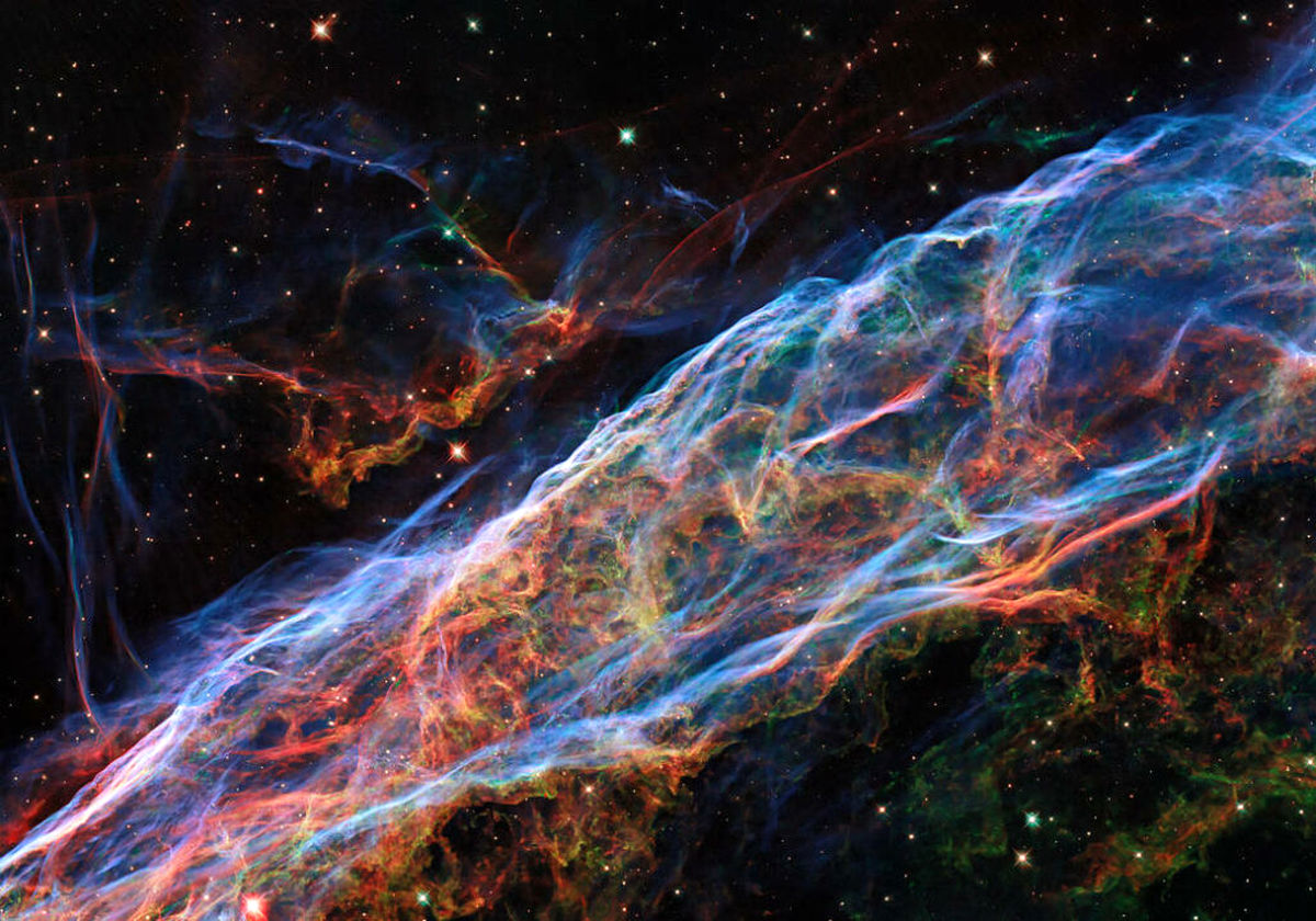 سحابی "پرده" از نگاه تلسکوپ فضایی "هابل"
