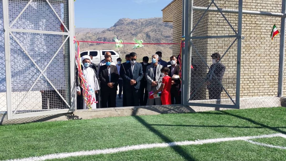 افتتاح چمن مصنوعی روستای ضرغام آباد در کهگیلویه
