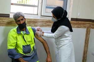 واکسیناسیون ۱۵۰ نفر از پاکبانان بندرعباس