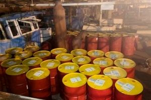 شناور و کامیون حامل فرآورده‌های نفتی قاچاق در اسکله بوشهر توقیف شد