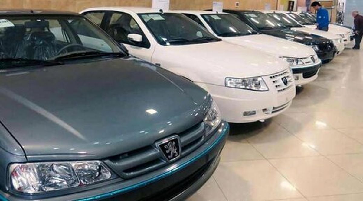 نوسانات بازار خودرو شدت گرفت/ ساینا مدل ١۴٠٠ به ١۴٠ میلیون تومان رسید/ جدول
