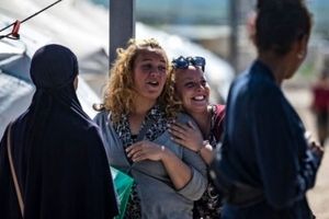 خطرناک‌ترین زنان داعش یکی پس از دیگری کشف حجاب می‌‌کنند/ عکس و ویدئو