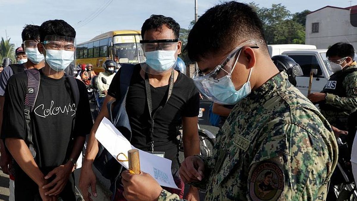مرد فیلیپینی به دلیل نقض قرنطینه با تنبیه بشین و پاشو درگذشت