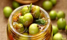 ۲ طرز تهیه ترشی چغاله بادام خوشمزه و لذیذ