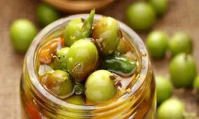 ۲ طرز تهیه ترشی چغاله بادام خوشمزه و لذیذ