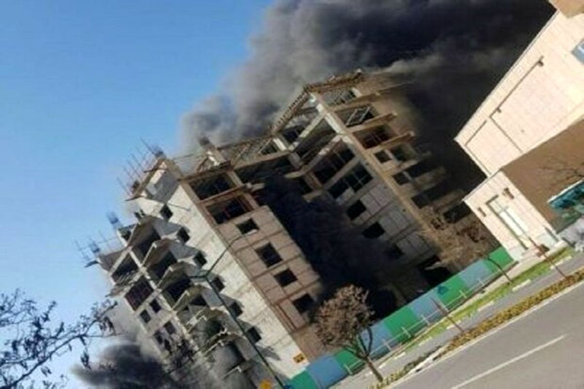 آتش‌نشانان ۱۳ کارگر گرفتار در شعله‌های آتش را در تبریز نجات دادند