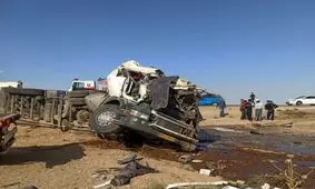 واژگونی تریلر در جاده‌ سنندج به مرگ راننده منجر شد