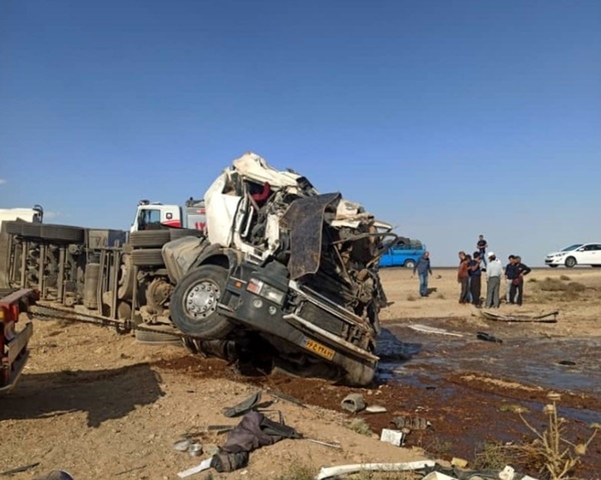 واژگونی تریلر در جاده سنندج به مرگ راننده منجر شد