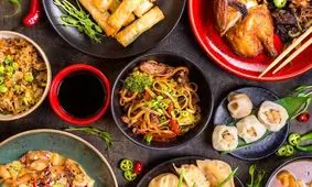 چرا تماشای خوردن غذاهای عجیب، جذاب است؟