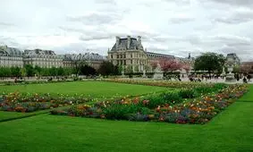 امشب مهمان یحیی‌خان و تقی خان هستیم که شب عید نوروز سر کنیم