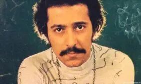 اجرای دیدنی و خاطره‌انگیز فرهاد از آهنگ بوی عیدی/ ویدئو