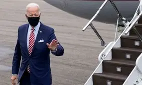 جو بایدن هنگام بالا رفتن از پلکان هواپیما ۳ بار زمین خورد/ ویدئو