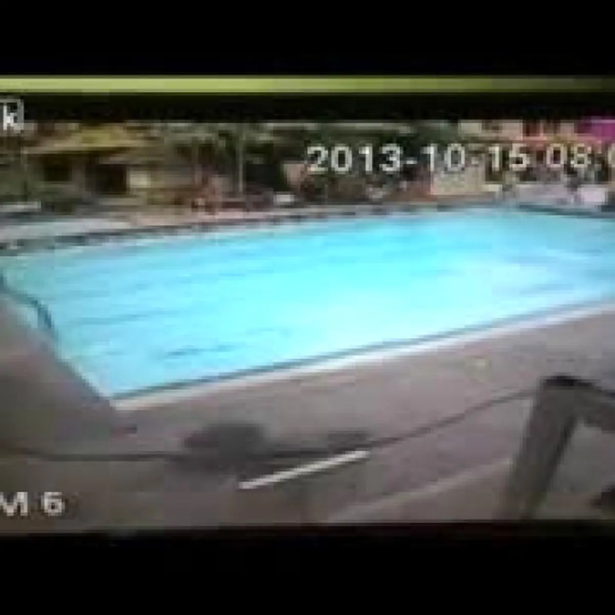 وقتی استخر هستی و زلزله میاد!