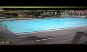 وقتی استخر هستی و زلزله میاد!