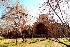 اسلامی ندوشن باغ و خانه پدری‌اش را وقف کرد