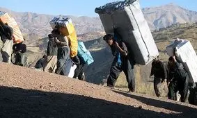 کولبری نتیجه بیکاری و خالی ماندن سفره‌ها‌ست/ باید کارخانه‌های تعطیل احیا شوند