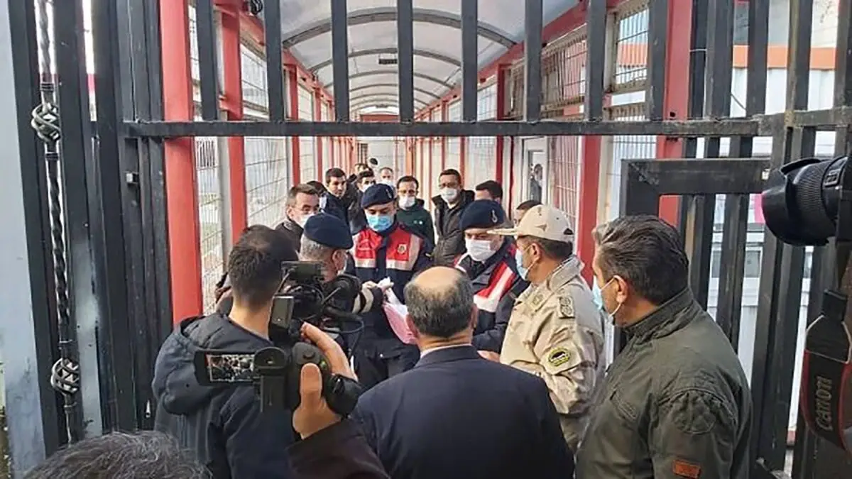 مبادله ۲۱ زندانی بین ایران و ترکیه در مرز بازرگان/ حمل مواد مخدر بیشترین علت دستگیری