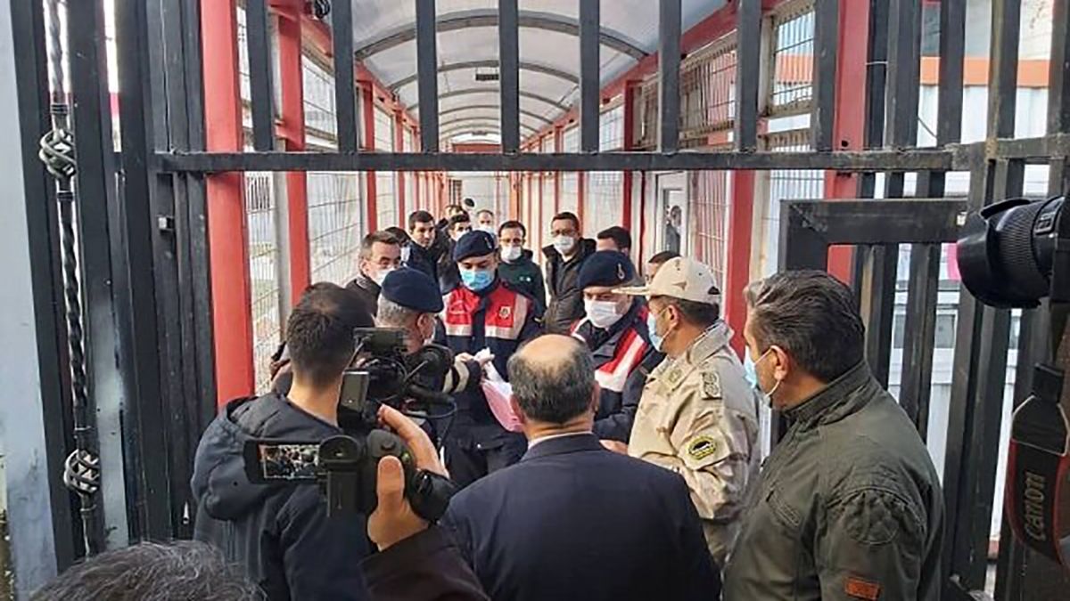 مبادله ۲۱ زندانی بین ایران و ترکیه در مرز بازرگان/ حمل مواد مخدر بیشترین علت دستگیری
