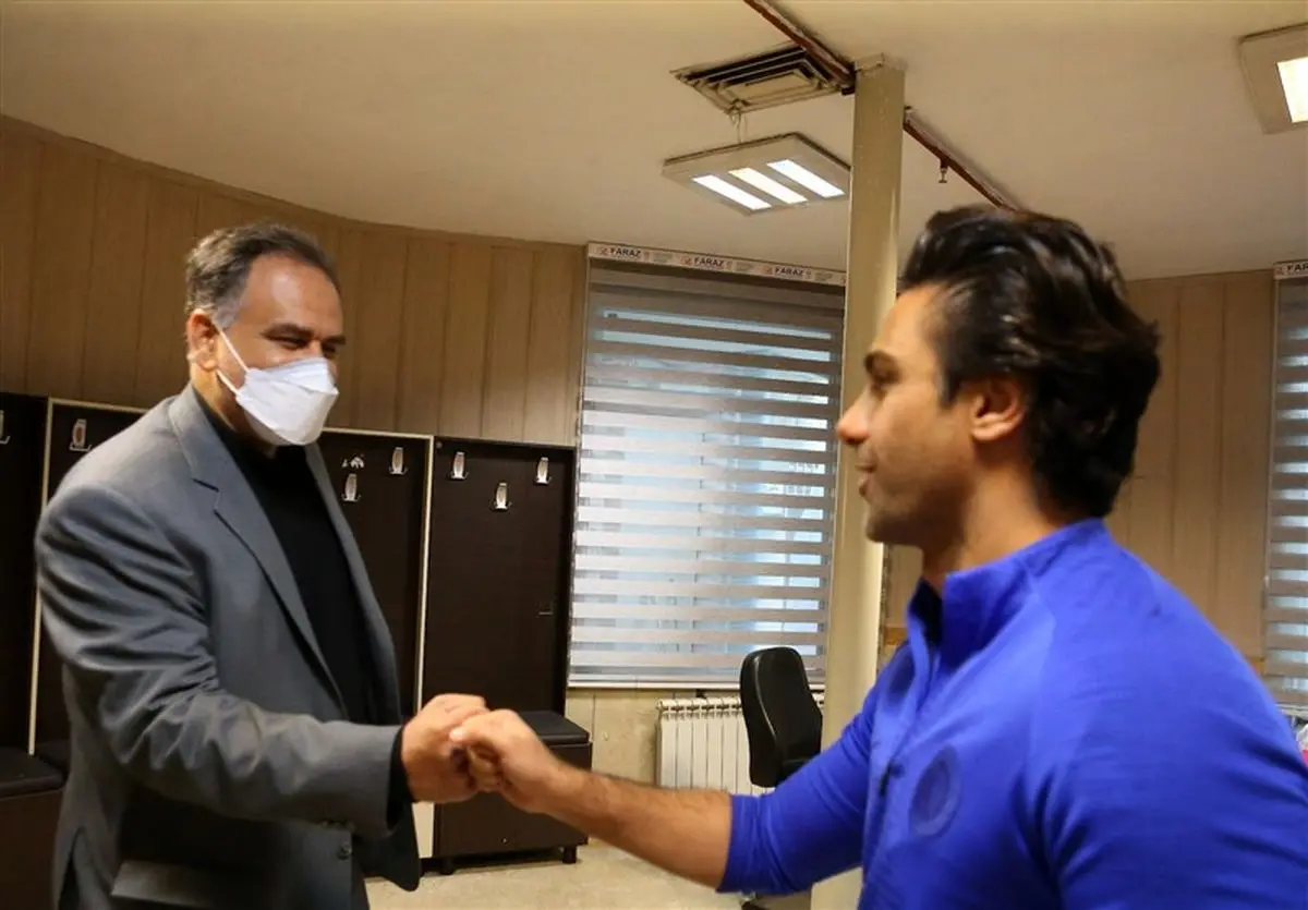 توهین به فرهاد مجیدی در تلویزیون را پیگیری می‌کنم