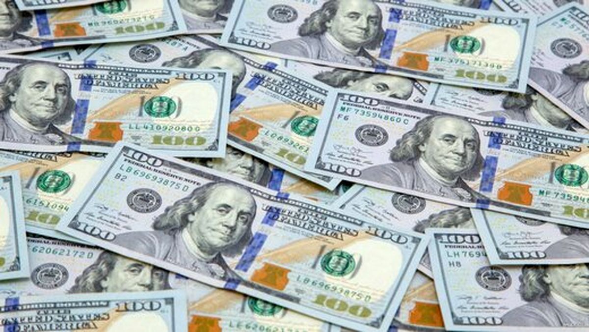 حسین راغفر: دلار باید به زیر ۱۰ هزار تومان بازگردد