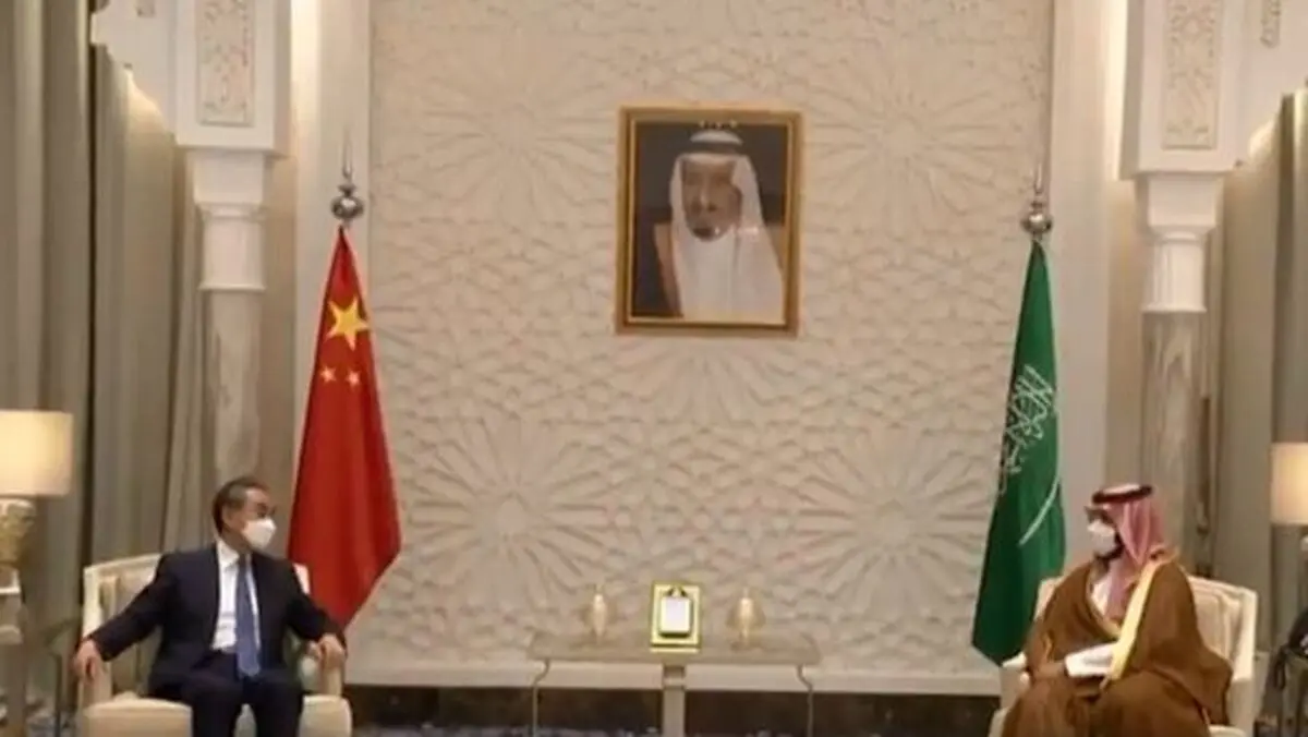 وزیر خارجه چین به دیدار محمد بن سلمان رفت