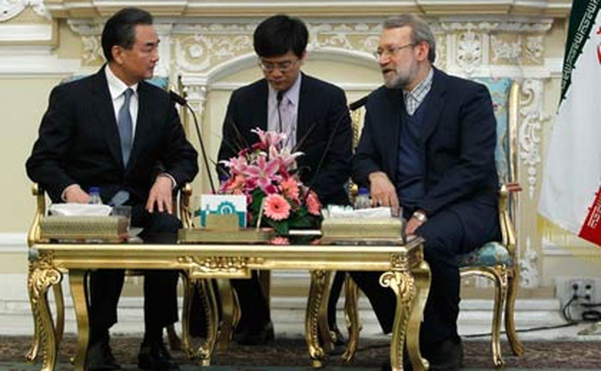نکته عجیب در سفر وزیر خارجه چین به ایران/ چرا دیدار با لاریجانی؟