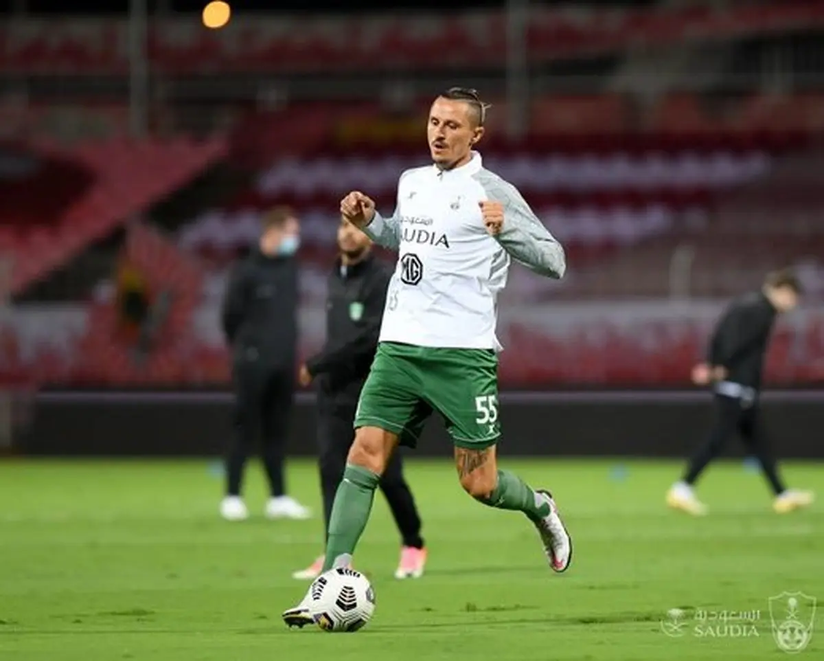 کرونا به اردوی حریف استقلال رفت