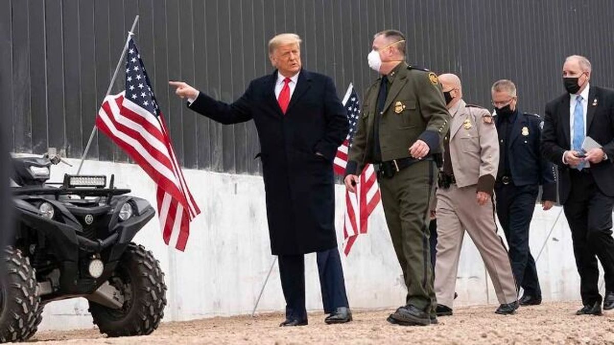 ترامپ: دولت جدید جلوی ساخت دیوار مرزی را گرفته؛ این یک فاجعه خواهد بود/ به زودی از مرزهای جنوبی بازدید می کنم
