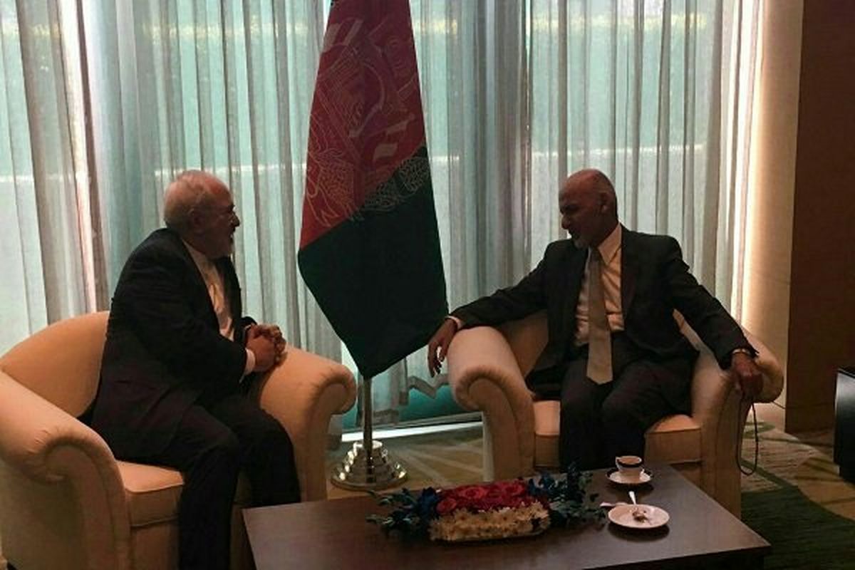 ظریف و اشرف غنی در خصوص صلح افغانستان گفتگو و تبادل نظر کردند