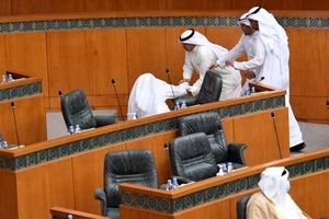 درگیری دو نماینده در پارلمان کویت/ تعلیق ۱۵ دقیقه ای جلسه/ عکس