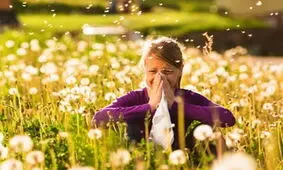 راهکارهای طب سنتی برای پیشگیری و درمان حساسیت‌های بهاره