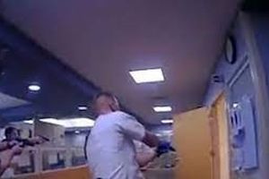 مرگ یک بیمار در حمله پلیس به بیمارستان/ ویدئو