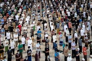 نماز جماعت منظم و جالب مردم اندونزی/ عکس