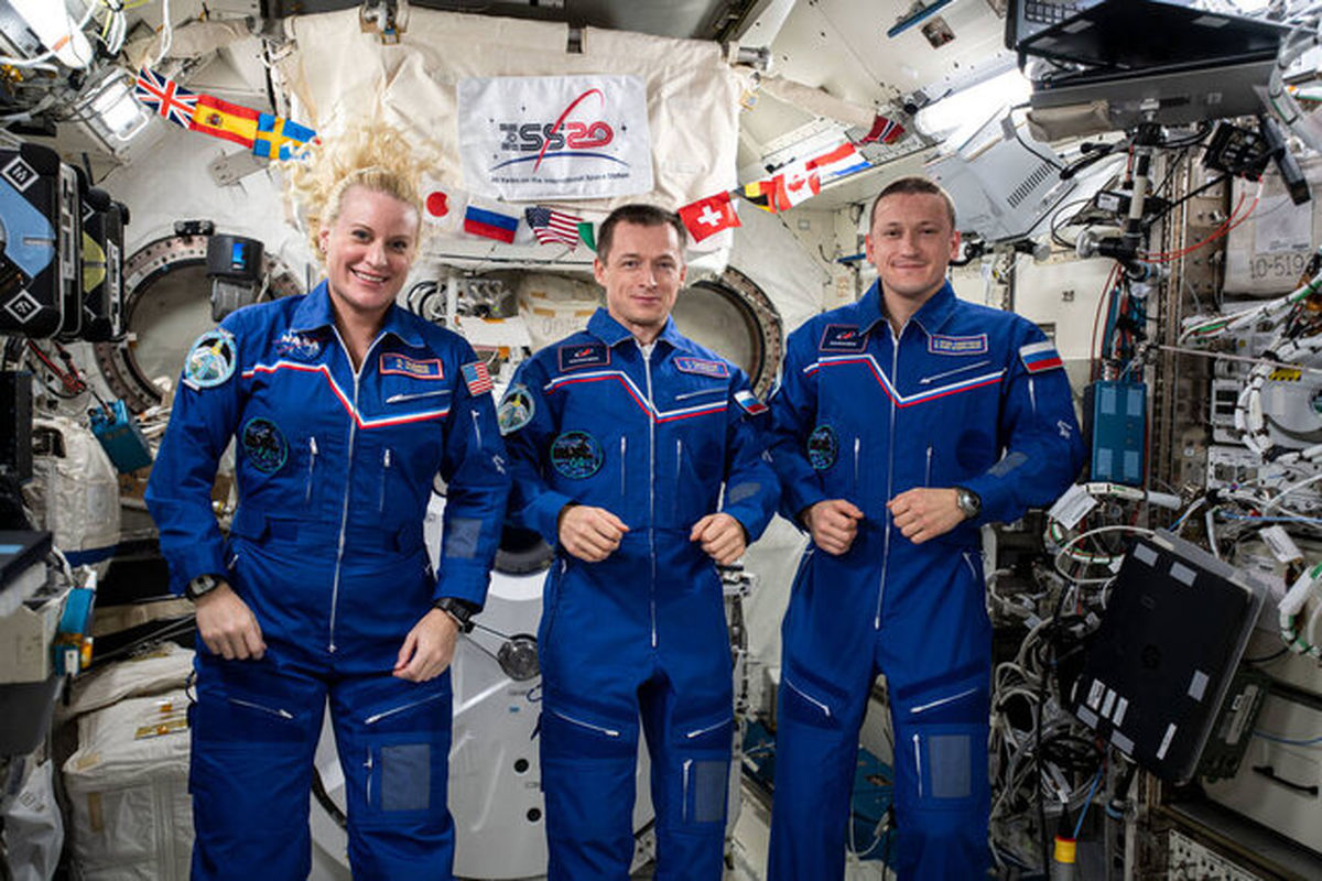 بازگشت فضانوردان ماموریت "اکسپدیشن۶۴" به زمین