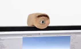 وب کمی شبیه چشم انسان که به شما خیره می شود/ عکس