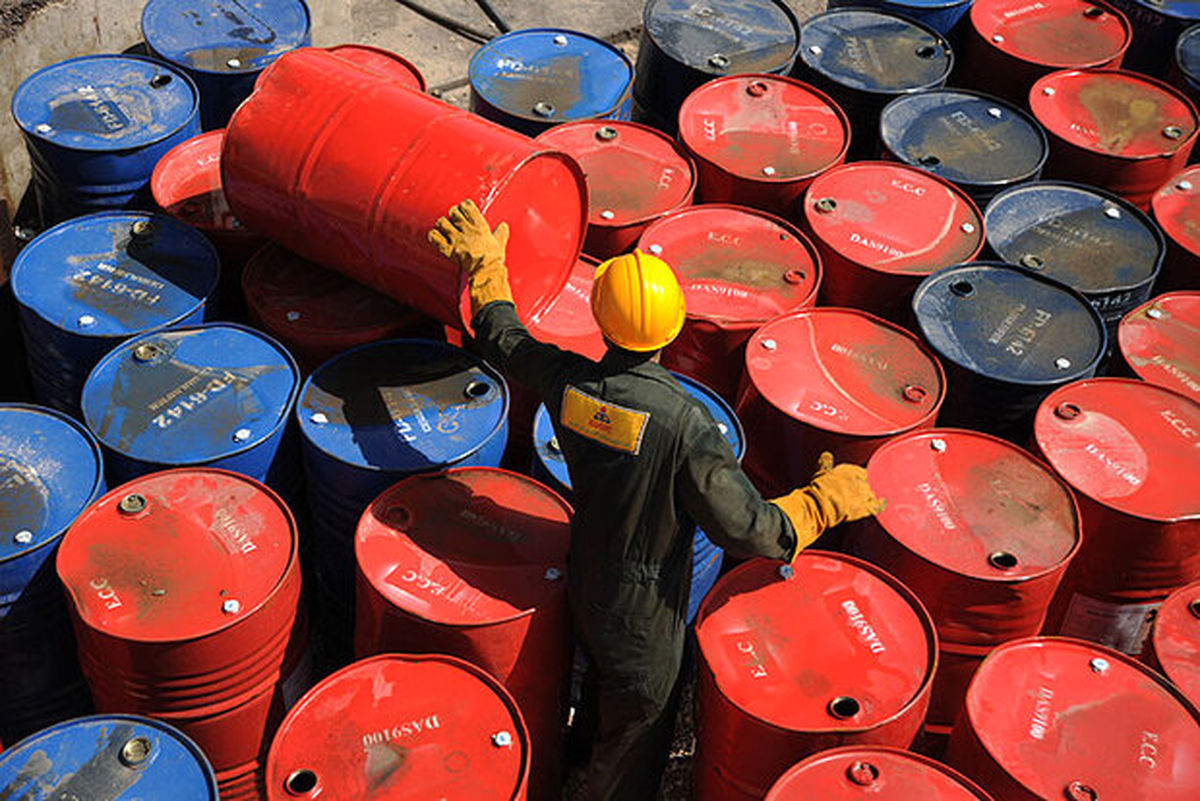 قیمت نفت خام با افزایش تعداد مبتلایان به کرونا افت کرد