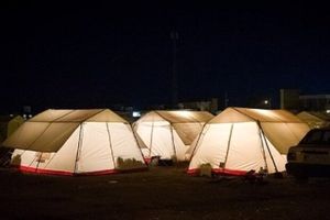 برق رسانی به ۶۰۰ چادر در پی زلزله شهر سی سخت انجام شد