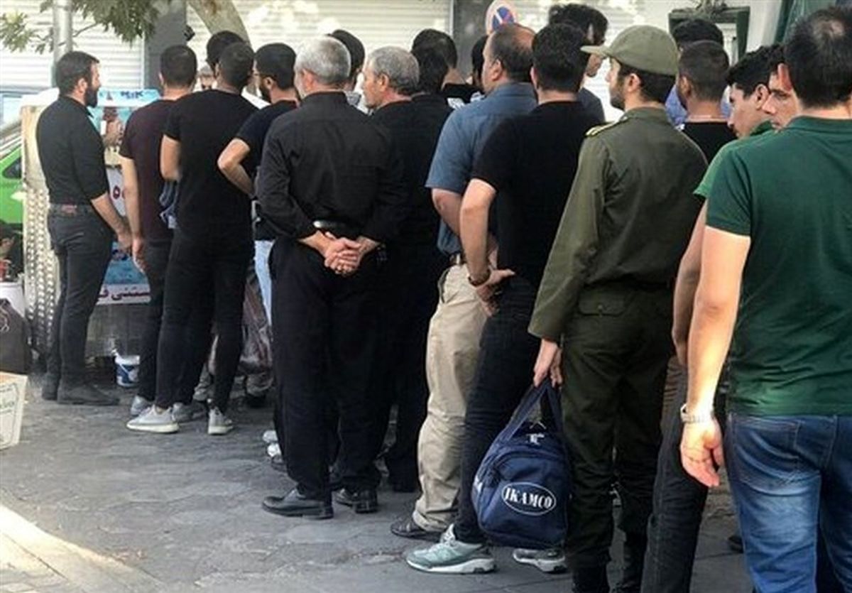 صف بستنی و نان هم به صفهای کرونایی در مشهد اضافه شد