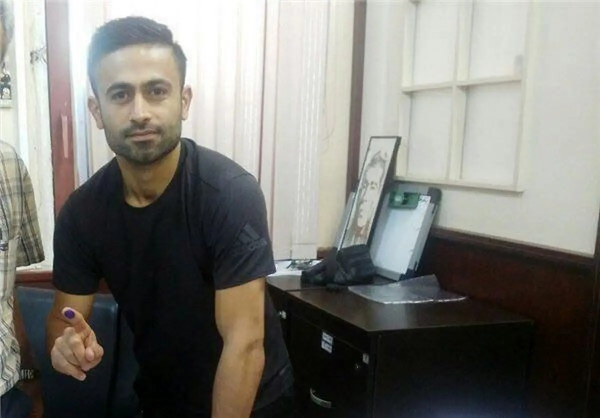 هافبک محبوب استقلالی‌ها قراردادش را ثبت کرد