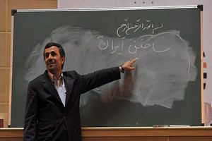 درس ریاضی به احمدی‌نژاد/ دارایی نهادهای انقلابی زیرنظر رهبری چقدر است؟