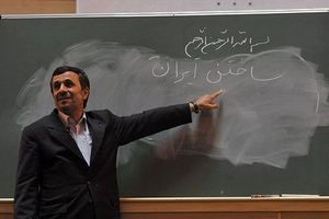 درس ریاضی به احمدی‌نژاد/ دارایی نهادهای انقلابی زیرنظر رهبری چقدر است؟