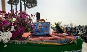 پیکر سردار حجازی در اصفهان تشییع شد/ خاکسپاری پیکر سردار حجازی در کنار برادر شهیدش