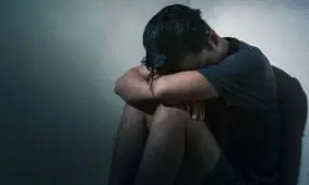 داشتن ۵ علامت نشانه افسردگی اساسی است
