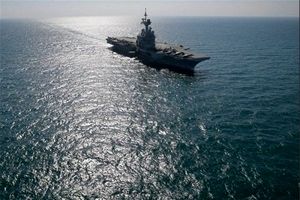 شلیک اخطار ناو آمریکایی به سمت قایق‌های ایرانی