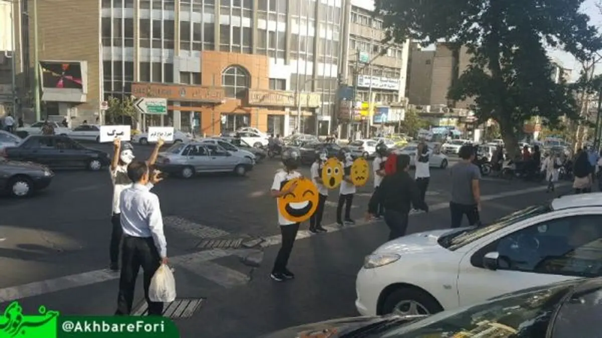 فرهنگ‌سازی جوانان تهرانی برای توقف خودروها پشت خط عابر